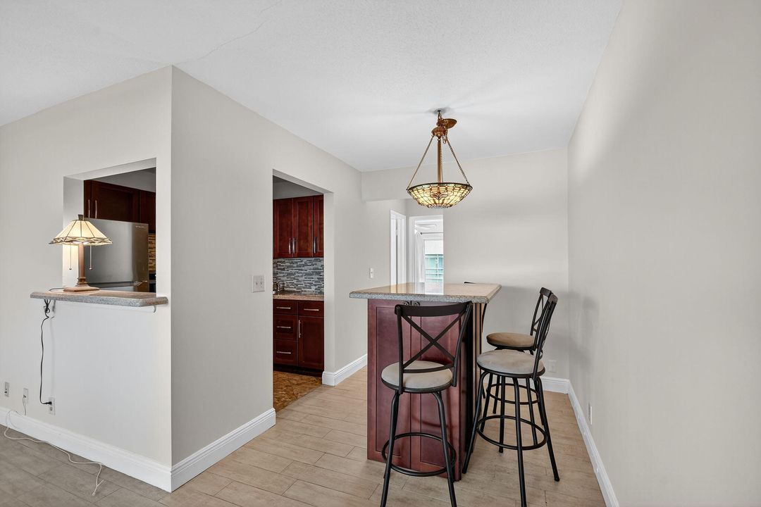 Active With Contract: $120,000 (1 beds, 1 baths, 570 Square Feet)