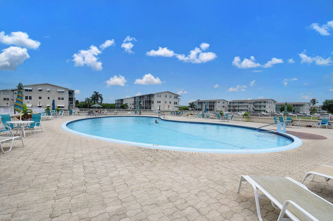 Active With Contract: $120,000 (1 beds, 1 baths, 570 Square Feet)
