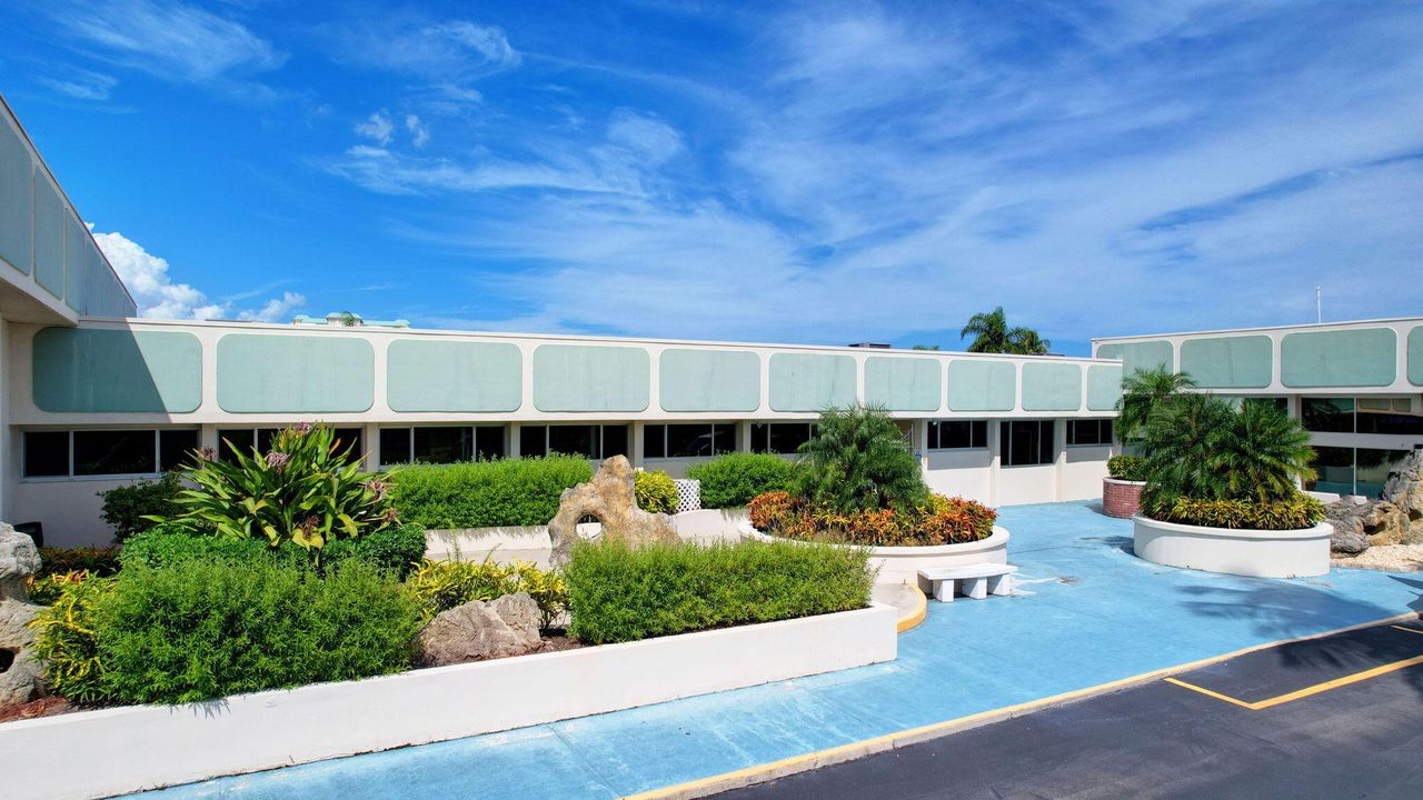 Active With Contract: $120,000 (1 beds, 1 baths, 570 Square Feet)