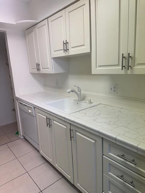 Activo con contrato: $1,950 (2 camas, 2 baños, 1173 Pies cuadrados)