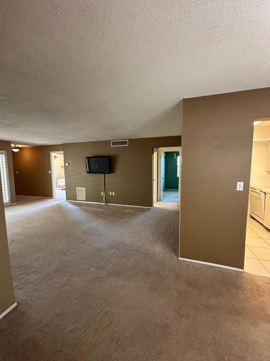 Activo con contrato: $1,950 (2 camas, 2 baños, 1173 Pies cuadrados)