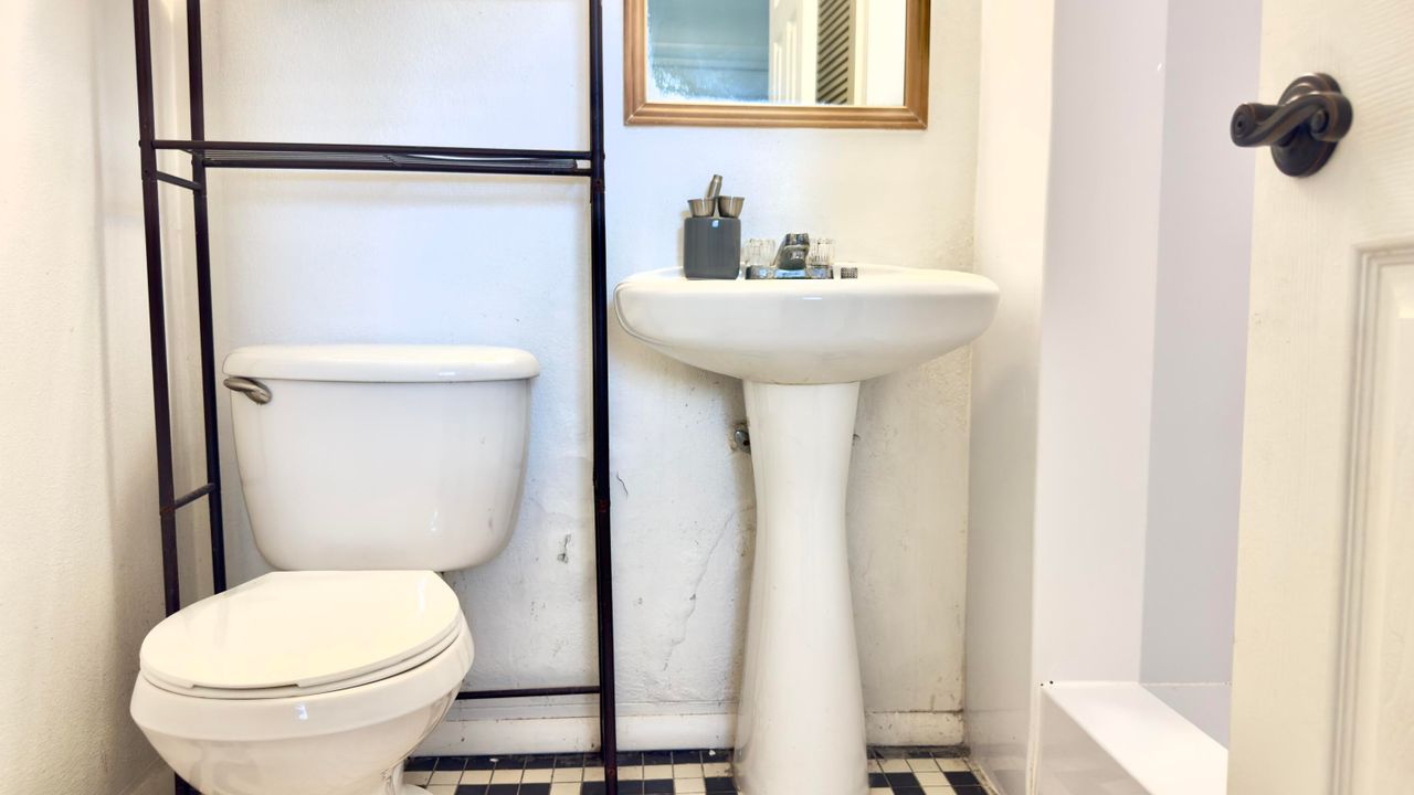 For Sale: $299,000 (3 beds, 2 baths, 1268 Square Feet)