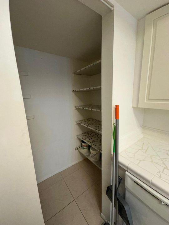 Activo con contrato: $1,950 (2 camas, 2 baños, 1173 Pies cuadrados)