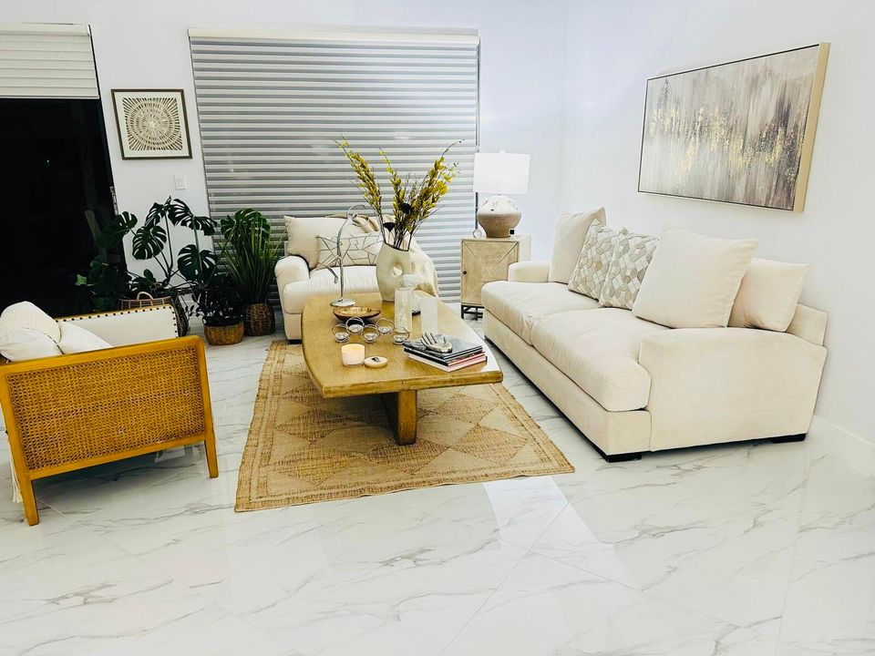 出租: $4,000 (2 贝兹, 2 浴室, 1679 平方英尺)