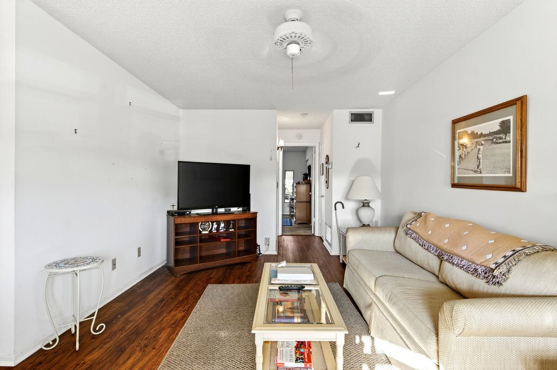 На продажу: $100,000 (1 спален, 1 ванн, 750 Квадратных фут)