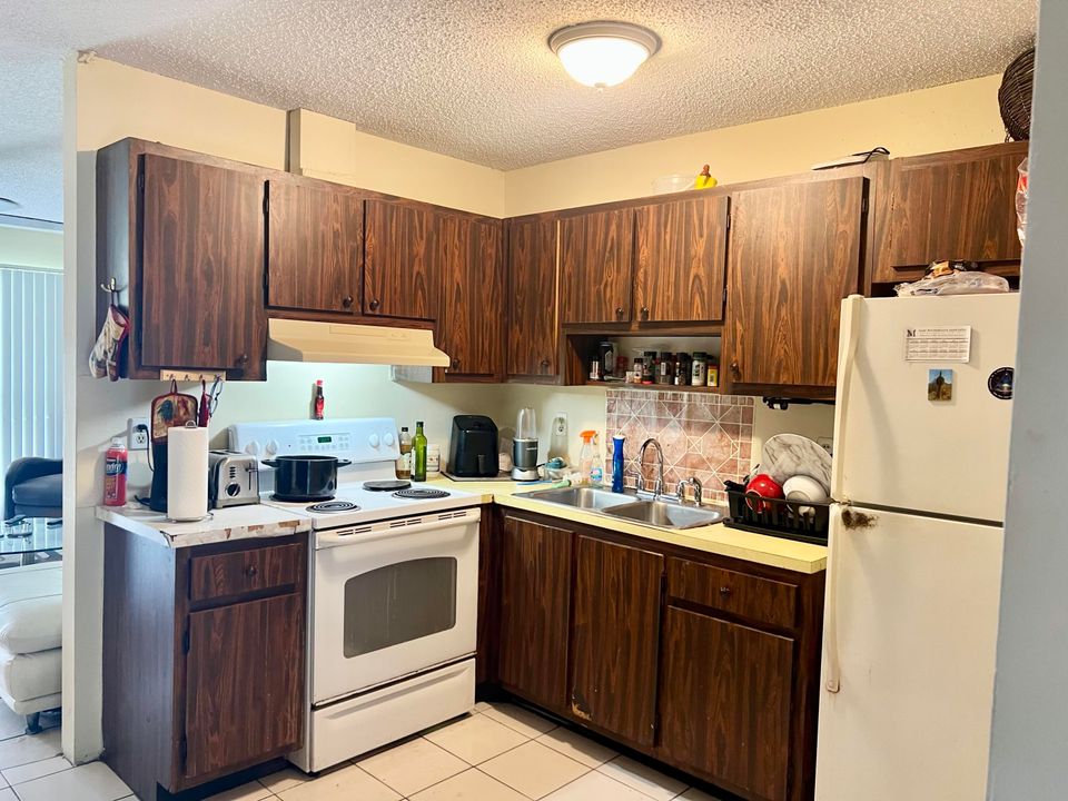 Activo con contrato: $999,900 (0 camas, 0 baños, 4292 Pies cuadrados)