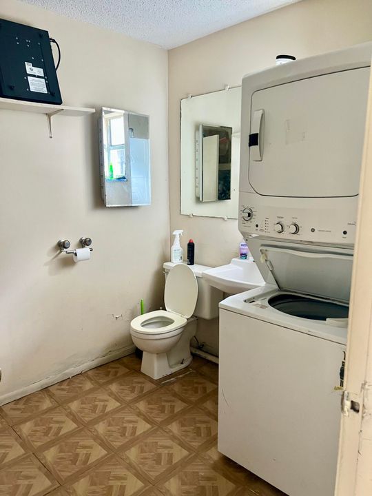 Activo con contrato: $999,900 (0 camas, 0 baños, 4292 Pies cuadrados)