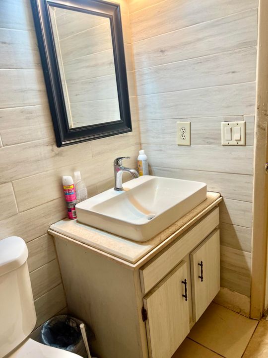 Activo con contrato: $999,900 (0 camas, 0 baños, 4292 Pies cuadrados)