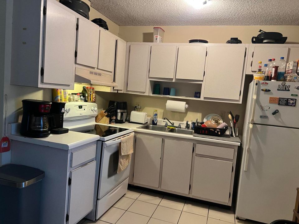 Activo con contrato: $999,900 (0 camas, 0 baños, 4292 Pies cuadrados)