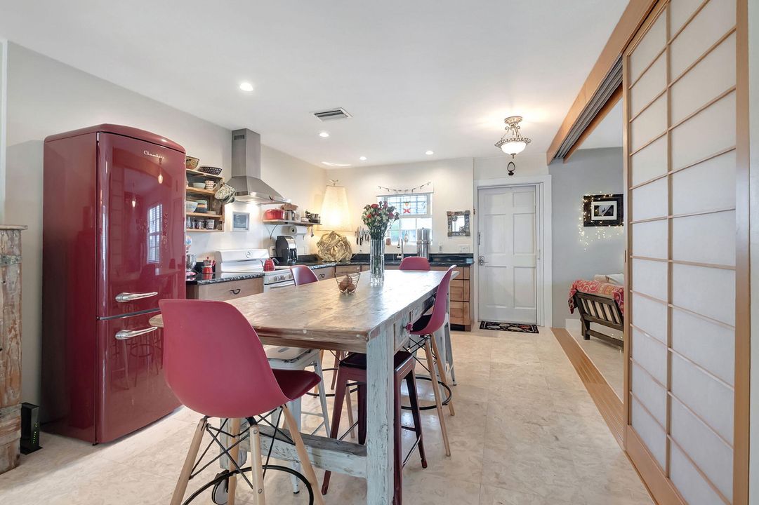 На продажу: $339,000 (2 спален, 2 ванн, 988 Квадратных фут)