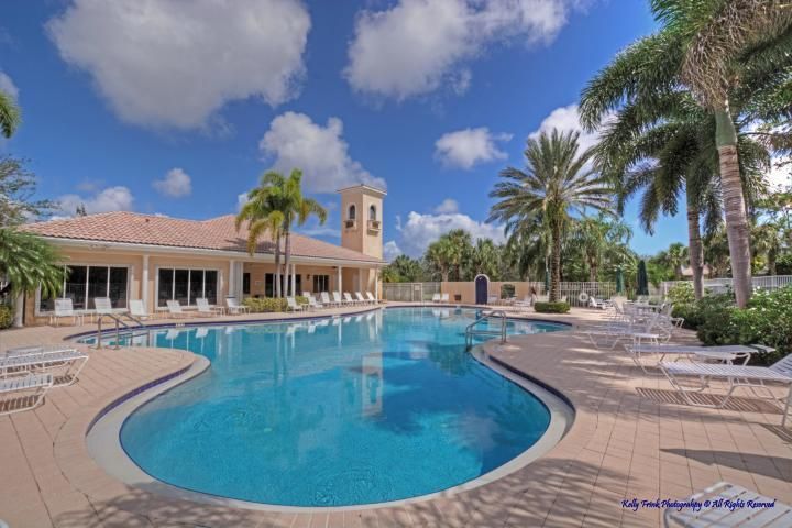 En Renta: $3,275 (3 camas, 2 baños, 1988 Pies cuadrados)