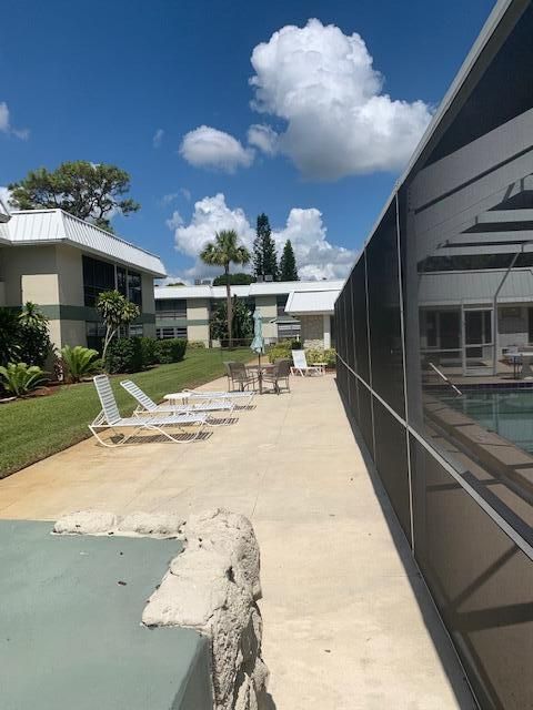 待售: $130,000 (2 贝兹, 1 浴室, 966 平方英尺)