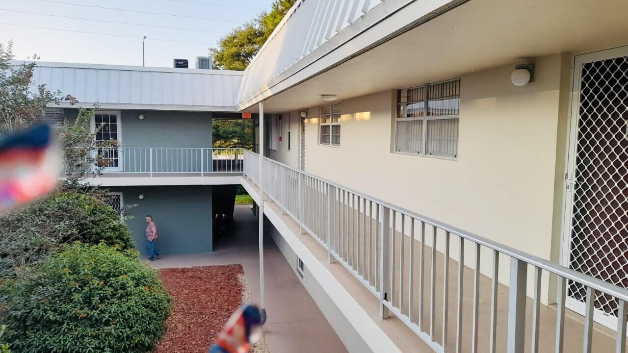 待售: $130,000 (2 贝兹, 1 浴室, 966 平方英尺)