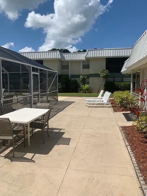 待售: $130,000 (2 贝兹, 1 浴室, 966 平方英尺)