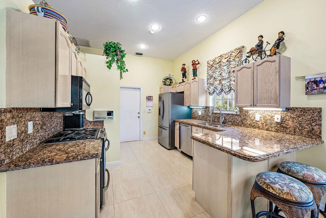 En Venta: $575,000 (3 camas, 2 baños, 1637 Pies cuadrados)