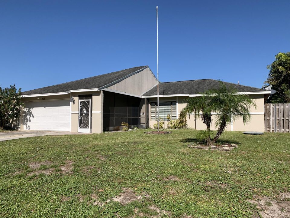 For Sale: $349,000 (2 beds, 2 baths, 1324 Square Feet)