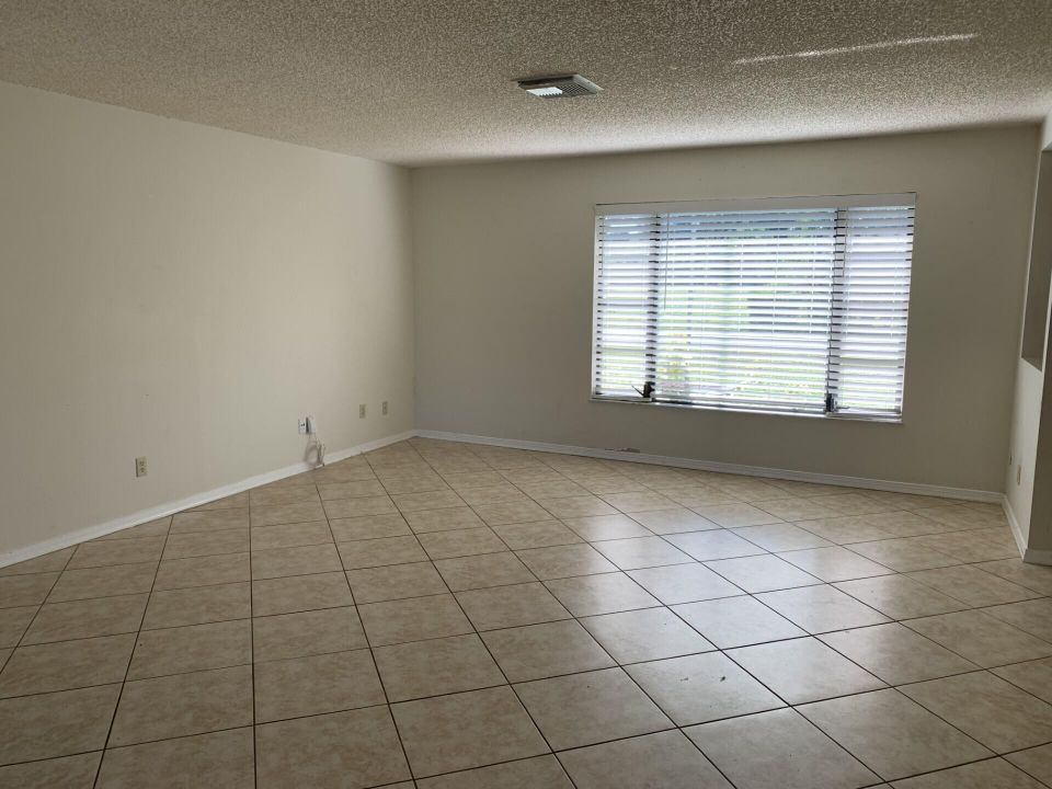 For Sale: $349,000 (2 beds, 2 baths, 1324 Square Feet)