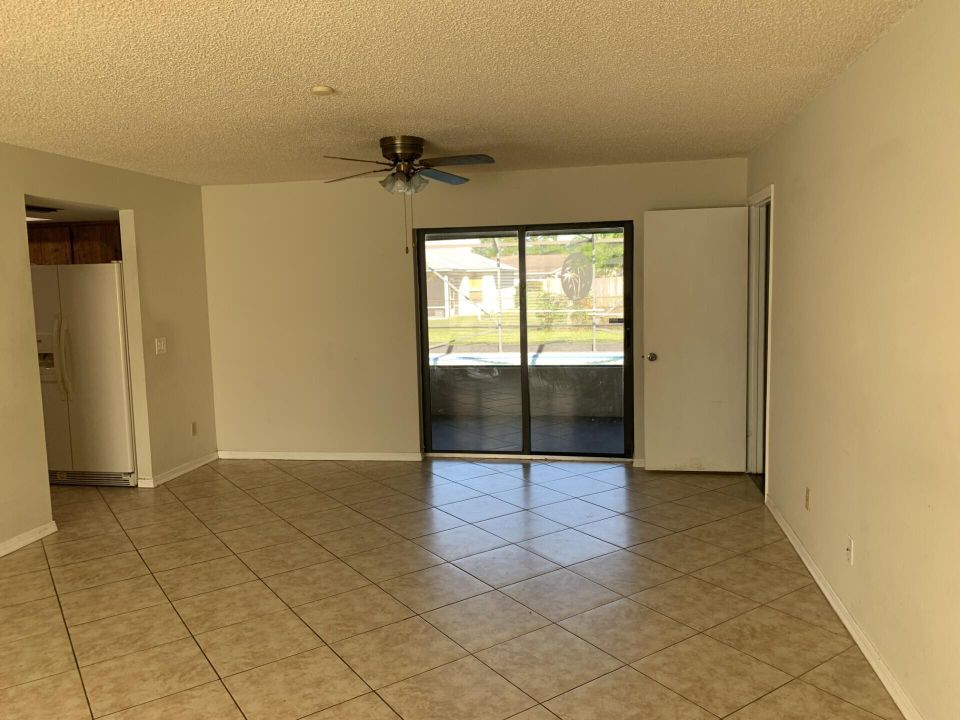For Sale: $349,000 (2 beds, 2 baths, 1324 Square Feet)
