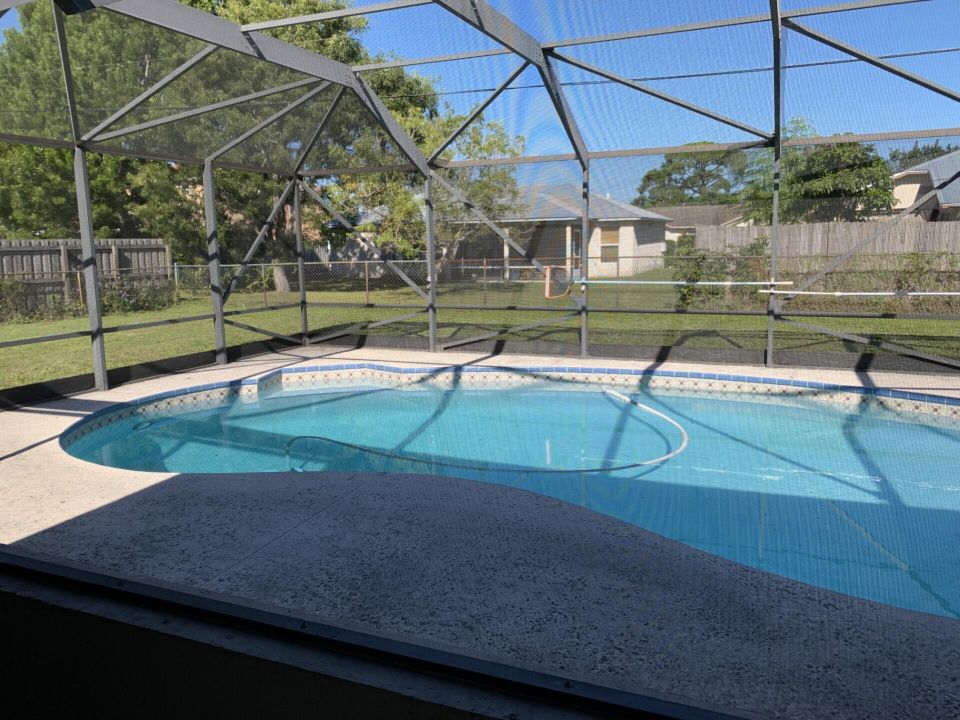 For Sale: $349,000 (2 beds, 2 baths, 1324 Square Feet)