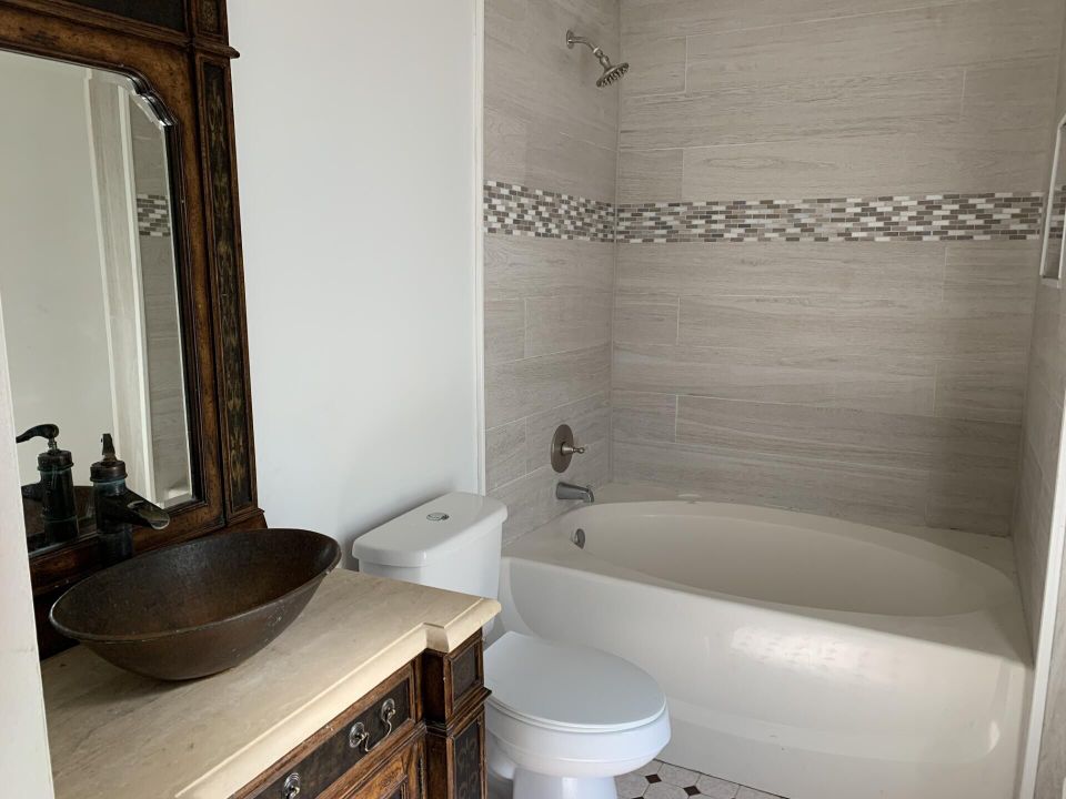 For Sale: $349,000 (2 beds, 2 baths, 1324 Square Feet)