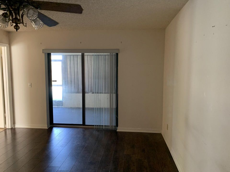 For Sale: $349,000 (2 beds, 2 baths, 1324 Square Feet)