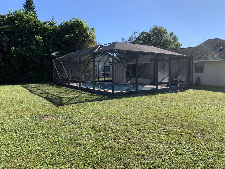 For Sale: $349,000 (2 beds, 2 baths, 1324 Square Feet)