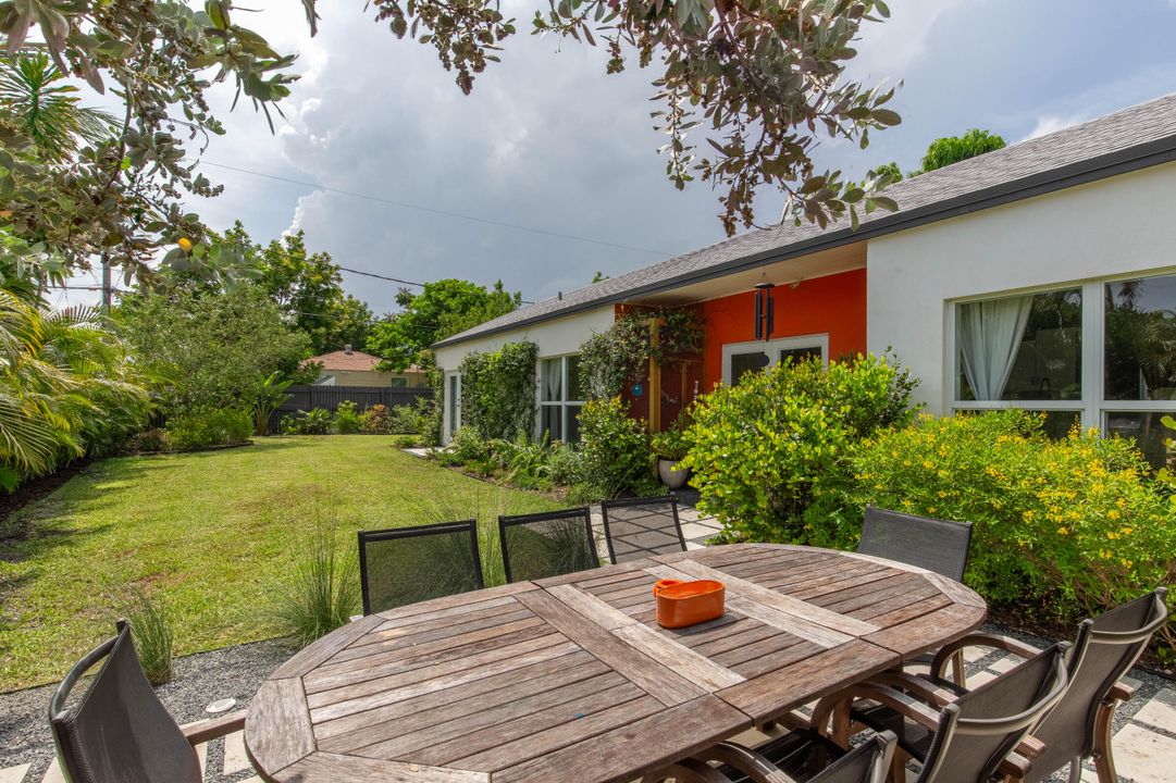 For Rent: $3,460 (3 beds, 2 baths, 1717 Square Feet)