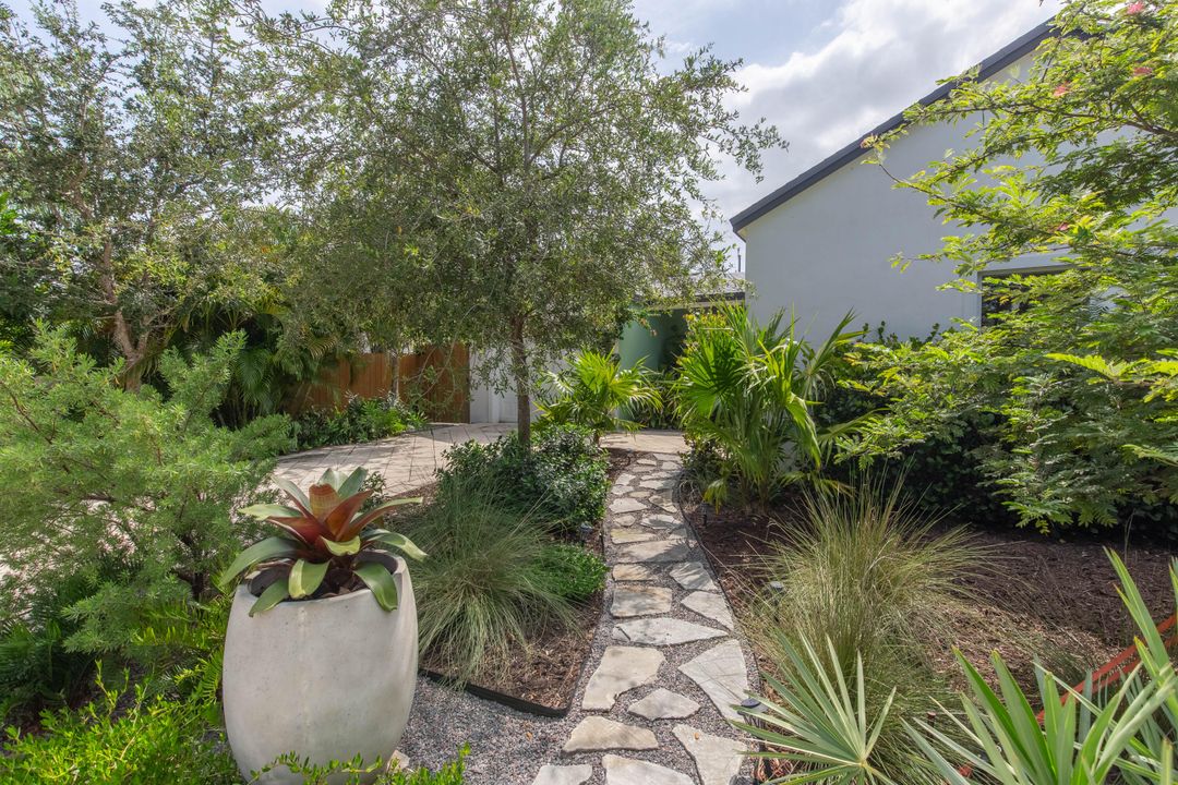 For Rent: $3,460 (3 beds, 2 baths, 1717 Square Feet)