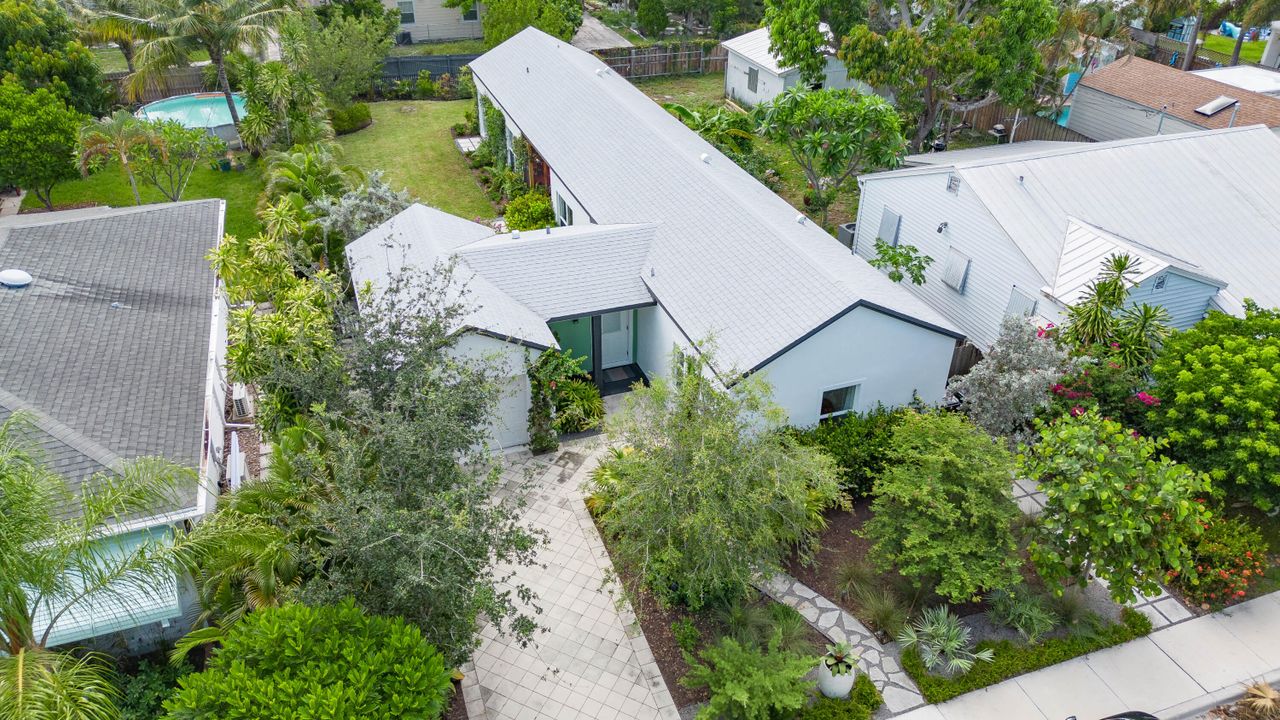 For Rent: $3,460 (3 beds, 2 baths, 1717 Square Feet)