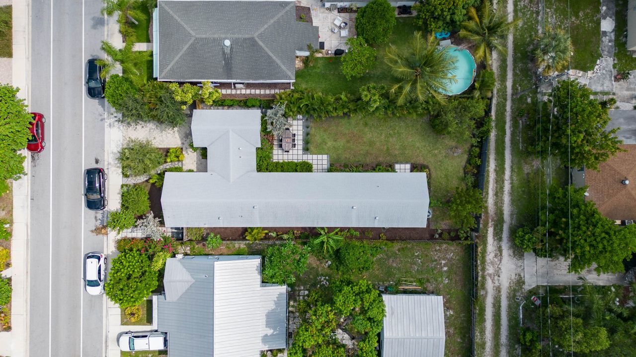 For Rent: $3,460 (3 beds, 2 baths, 1717 Square Feet)