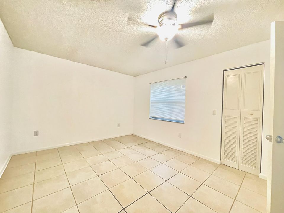 For Sale: $130,000 (2 beds, 1 baths, 924 Square Feet)