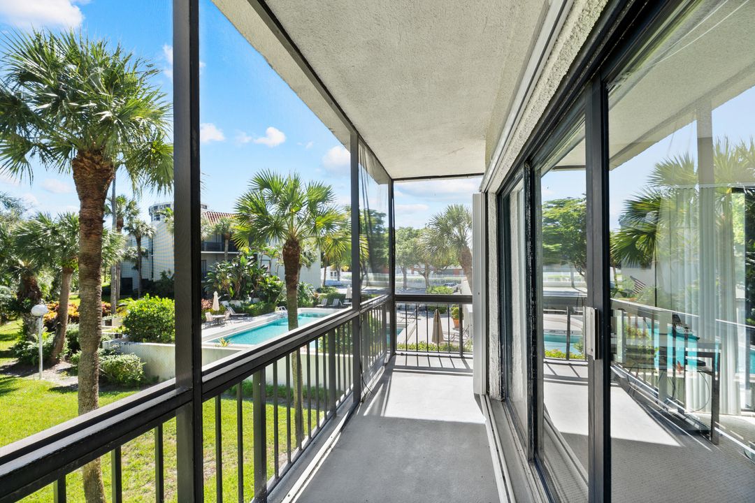 Active With Contract: $2,000 (2 beds, 2 baths, 1045 Square Feet)