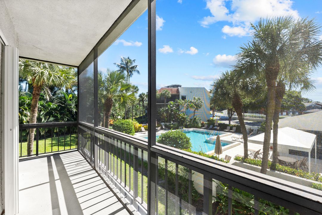 Active With Contract: $2,000 (2 beds, 2 baths, 1045 Square Feet)