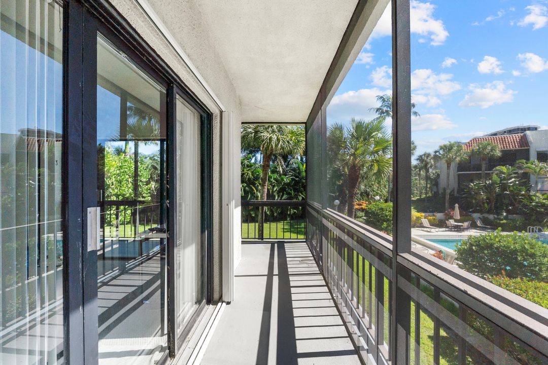 Active With Contract: $2,000 (2 beds, 2 baths, 1045 Square Feet)