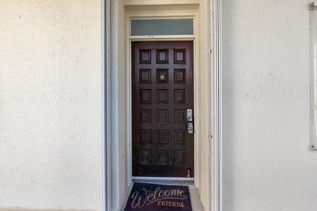 Active With Contract: $2,000 (2 beds, 2 baths, 1045 Square Feet)