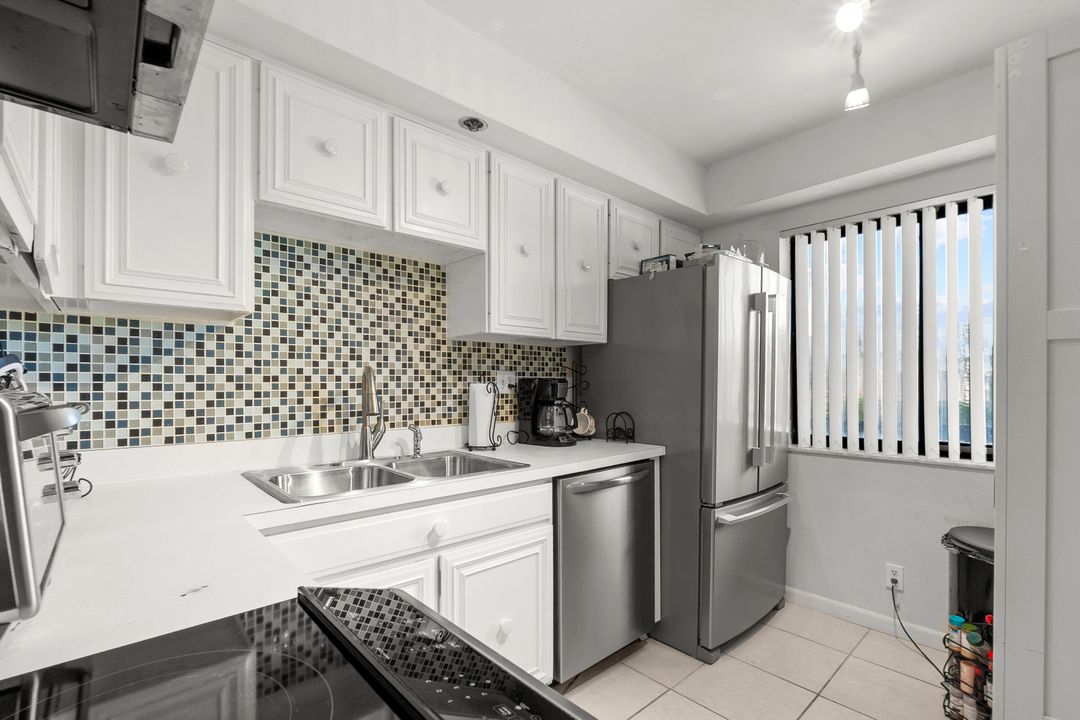 Active With Contract: $2,000 (2 beds, 2 baths, 1045 Square Feet)