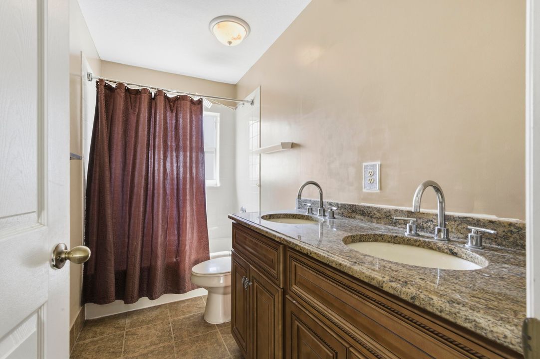 Под контрактом: $489,000 (4 спален, 3 ванн, 1867 Квадратных фут)