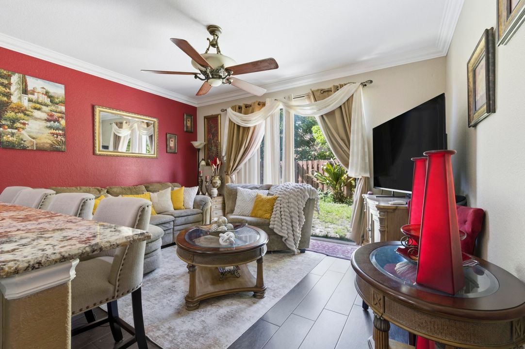 Под контрактом: $489,000 (4 спален, 3 ванн, 1867 Квадратных фут)