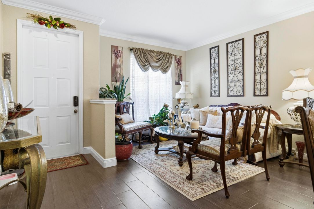 Под контрактом: $489,000 (4 спален, 3 ванн, 1867 Квадратных фут)