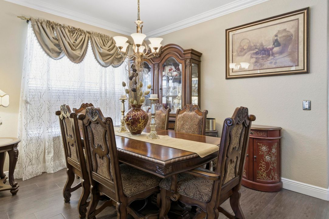 Под контрактом: $489,000 (4 спален, 3 ванн, 1867 Квадратных фут)