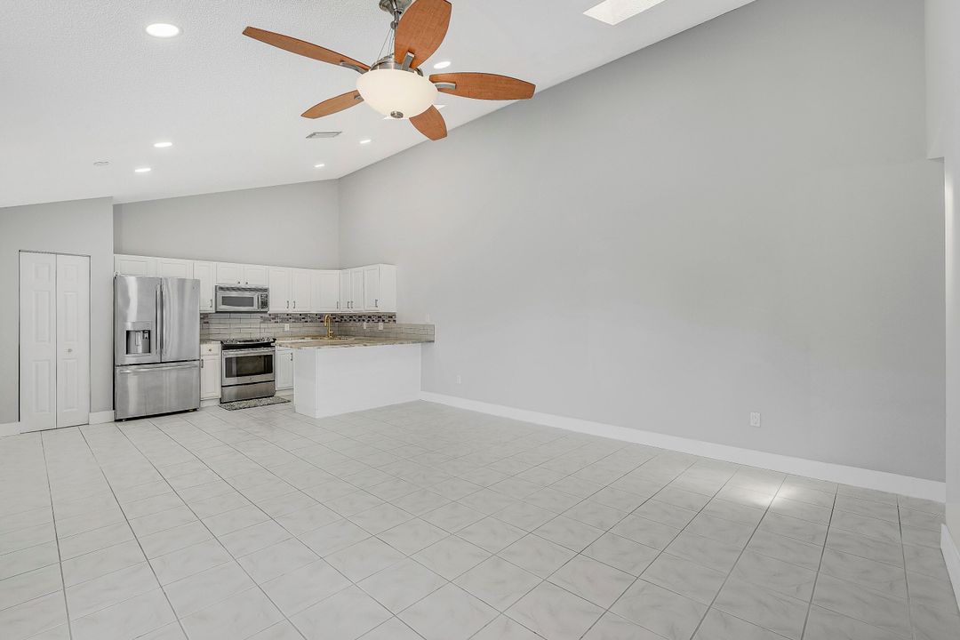 Active With Contract: $350,000 (3 beds, 2 baths, 1276 Square Feet)