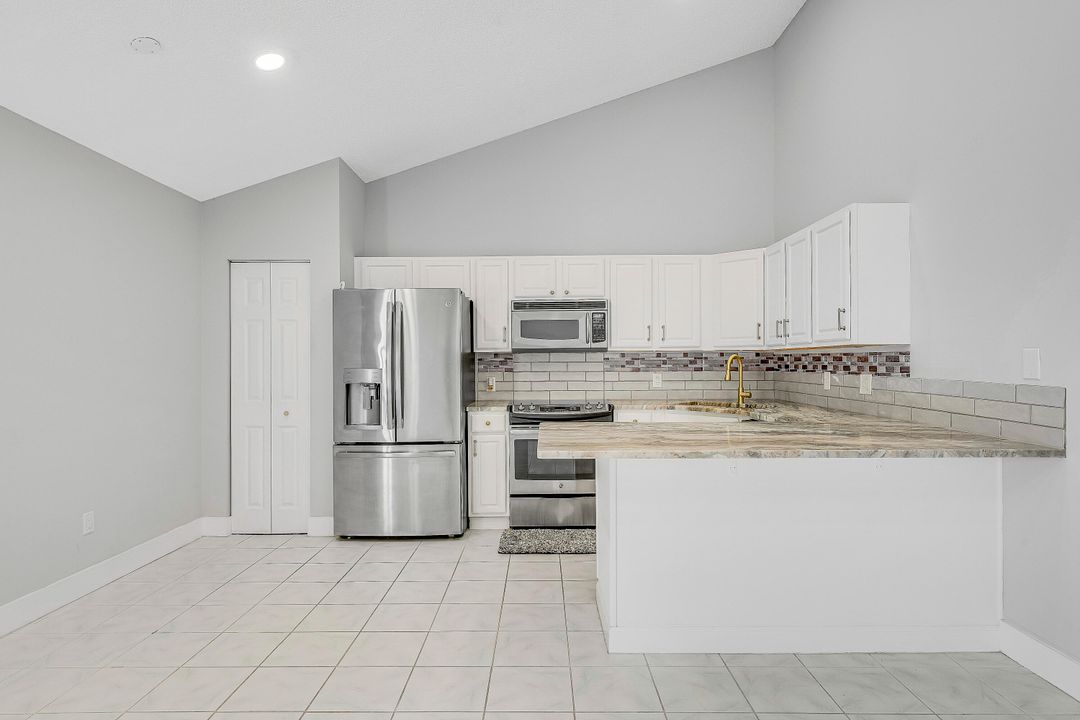 Active With Contract: $350,000 (3 beds, 2 baths, 1276 Square Feet)