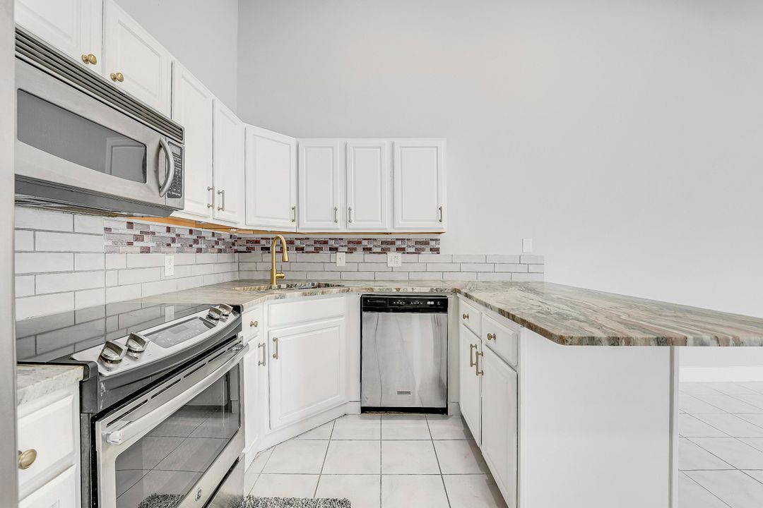 Active With Contract: $350,000 (3 beds, 2 baths, 1276 Square Feet)