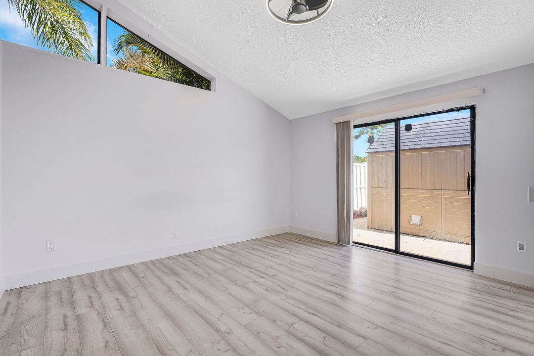 Active With Contract: $350,000 (3 beds, 2 baths, 1276 Square Feet)