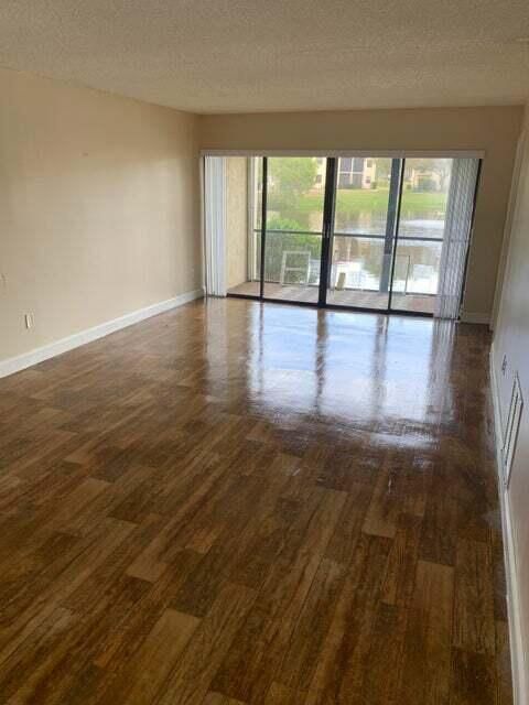 For Sale: $110,000 (2 beds, 1 baths, 1092 Square Feet)