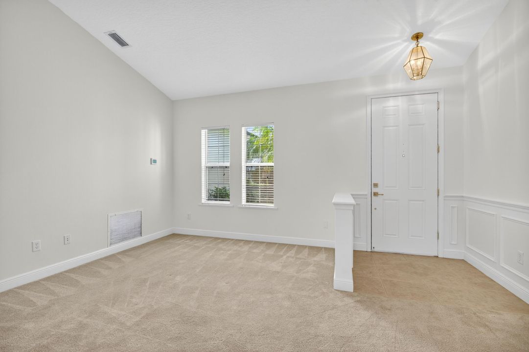 Activo con contrato: $375,000 (3 camas, 2 baños, 2034 Pies cuadrados)