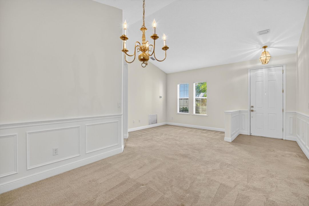 Activo con contrato: $375,000 (3 camas, 2 baños, 2034 Pies cuadrados)