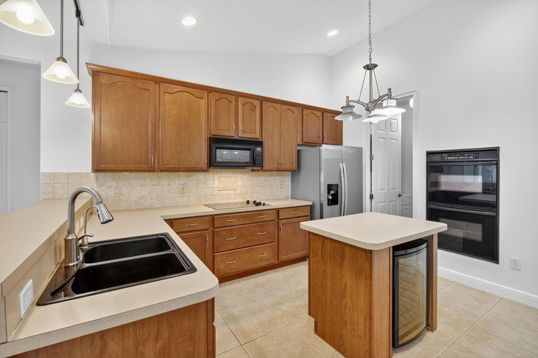 Activo con contrato: $375,000 (3 camas, 2 baños, 2034 Pies cuadrados)