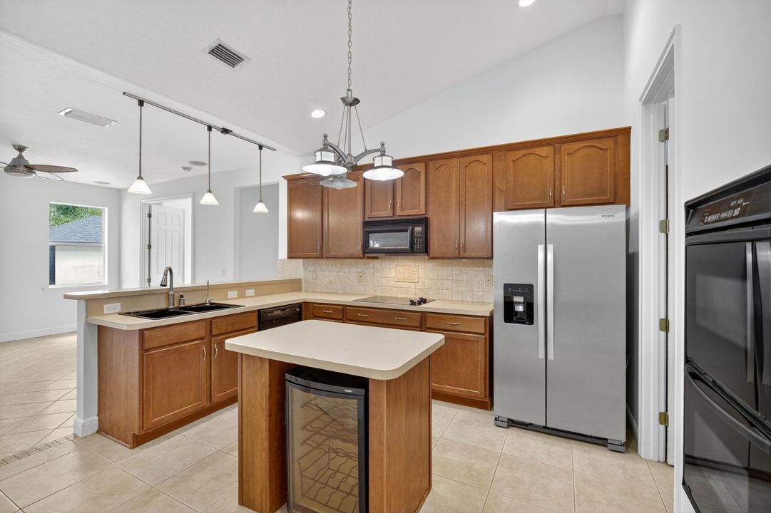 Activo con contrato: $375,000 (3 camas, 2 baños, 2034 Pies cuadrados)