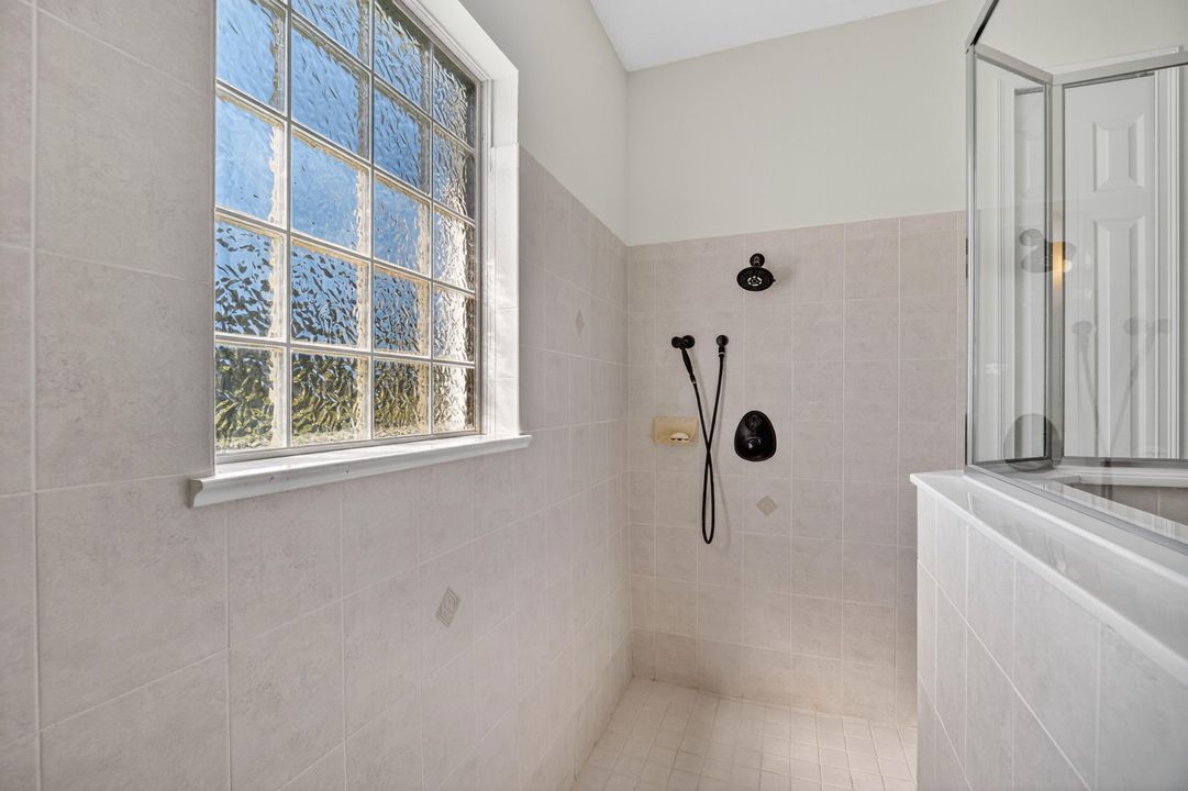 Activo con contrato: $375,000 (3 camas, 2 baños, 2034 Pies cuadrados)